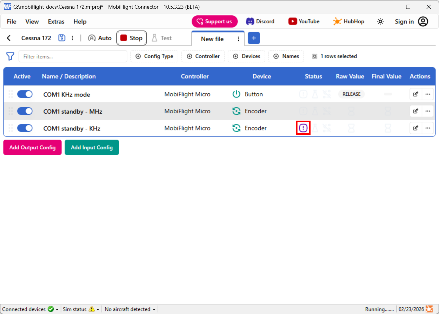 Screenshot of the main MobiFlight window input tab with a purple exclamation mark in the Status column of the COM1 standby - KHz row.
